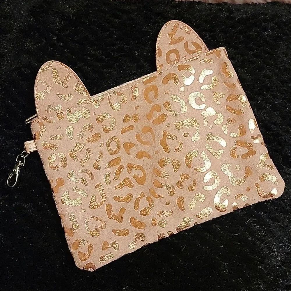 Cheetah 🎄print makeup bag. NWOT